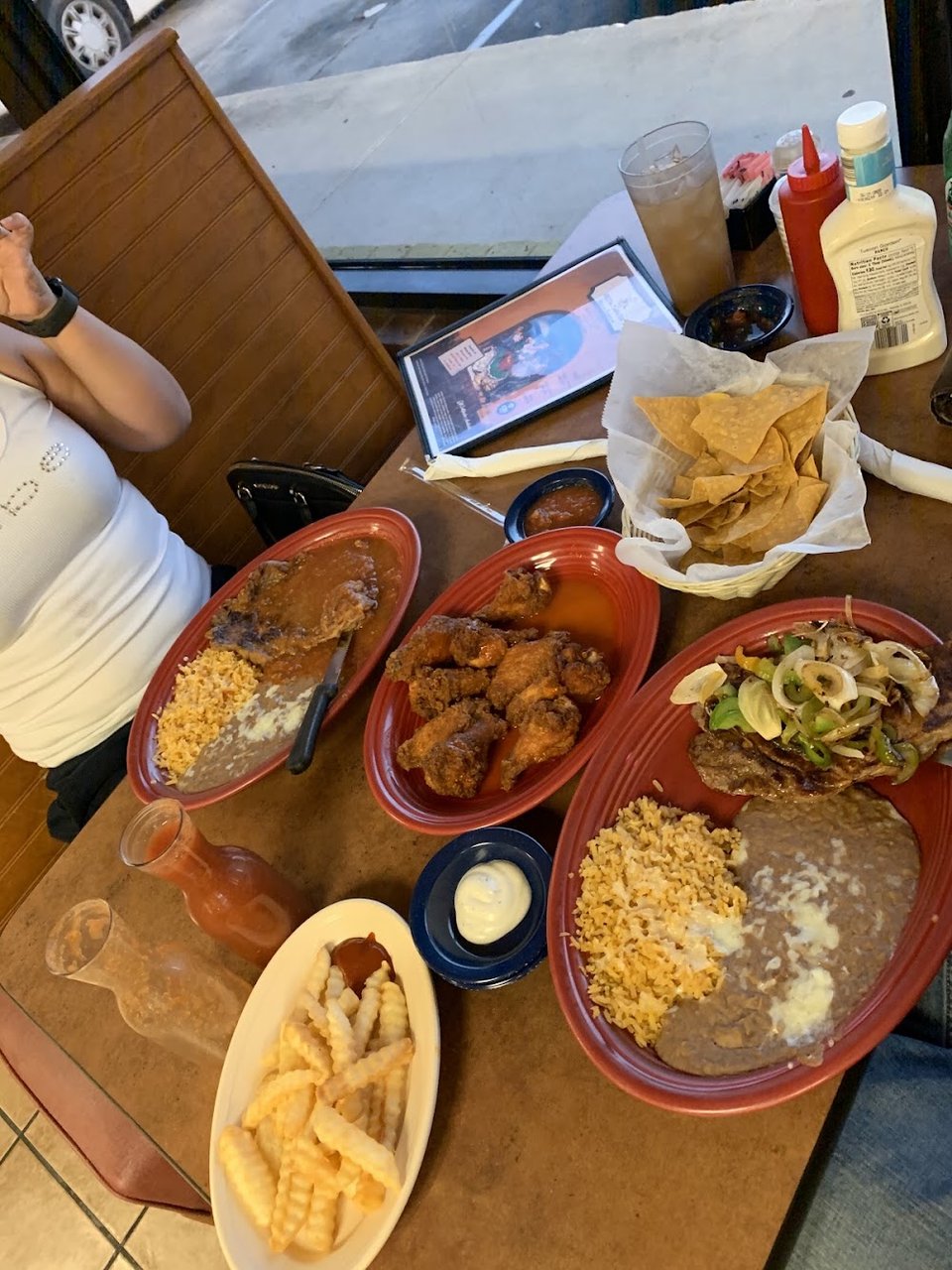 Restaurant menu listing combinations and sides